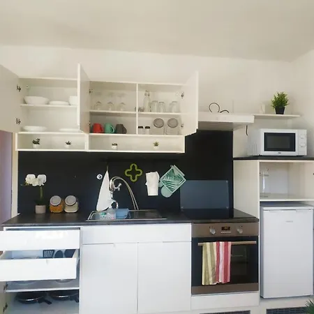 Apartmaji Sofia Lejlighed *